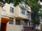 Satılır 2 otaqlı 42 m2 köhnə tikili Dövlət Statistika Komitəsi