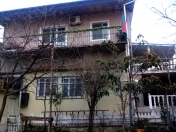 Satılır 11 otaqlı 6000 m2 həyət evi Azadlıq prospekti m.