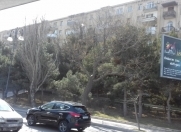 Satılır 3 otaqlı 75 m2 köhnə tikili Axundov bağı