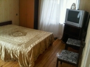 İcarəyə verilir 1 otaqlı 30 m2 köhnə tikili İnşaatçılar m.