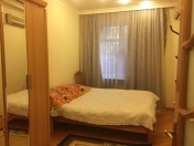 İcarəyə verilir 5 otaqlı 200 m2 köhnə tikili Sahil m.