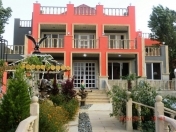 Satılır 9 otaqlı 600 m2 həyət evi Novxanı