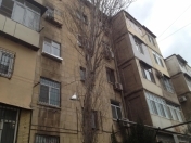 Satılır 3 otaqlı 70 m2 köhnə tikili Elmlər Akademiyası m.