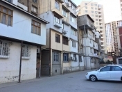 Satılır 3 otaqlı 80 m2 köhnə tikili Yasamal r.