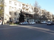 Satılır 3 otaqlı 80 m2 köhnə tikili Elmlər Akademiyası m.