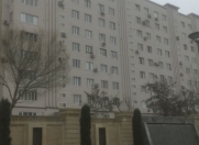 Satılır 4 otaqlı 110 m2 köhnə tikili Elmlər Akademiyası m.