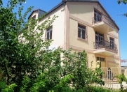 Satılır 7 otaqlı 450 m2 həyət evi Binəqədi r.