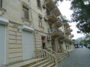 Satılır 1 otaqlı 40 m2 köhnə tikili Yasamal r.