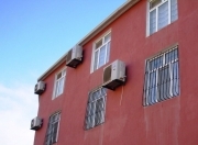 İcarəyə verilir 5 otaqlı 250 m2 həyət evi İnşaatçılar m.