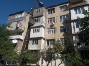 Satılır 3 otaqlı 80 m2 köhnə tikili Yasamal r.