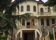 Satılır 10 otaqlı 1200 m2 həyət evi Ayna Sultanova heykəli