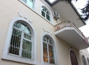 İcarəyə verilir 7 otaqlı 750 m2 həyət evi Gənclik m.