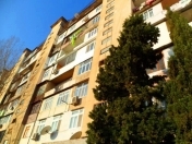 Satılır 2 otaqlı 60 m2 köhnə tikili Ayna Sultanova heykəli