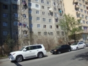 Satılır 3 otaqlı 80 m2 köhnə tikili Yasamal r.