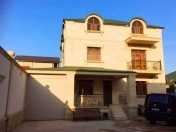 Satılır 5 otaqlı 300 m2 həyət evi Badamdar