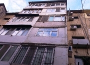 Satılır 3 otaqlı 100 m2 köhnə tikili Elmlər Akademiyası m.