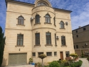 Satılır 9 otaqlı 1300 m2 həyət evi 6 mkr