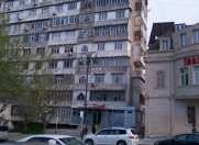 Satılır 4 otaqlı 96 m2 köhnə tikili Yasamal parkı