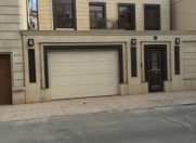 İcarəyə verilir 10 otaqlı 450 m2 həyət evi Gənclik m.