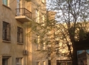 Satılır 2 otaqlı 70 m2 köhnə tikili Yasamal r.