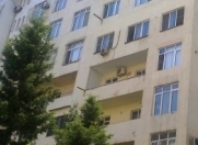 Satılır 3 otaqlı 90 m2 köhnə tikili Elmlər Akademiyası m.