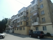 Satılır 2 otaqlı 46 m2 köhnə tikili Elmlər Akademiyası m.