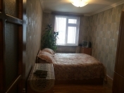 Satılır 3 otaqlı 90 m2 köhnə tikili İnşaatçılar m.