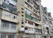 Satılır 4 otaqlı 81 m2 köhnə tikili Yasamal r.