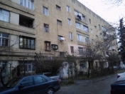 Satılır 2 otaqlı 50 m2 köhnə tikili Neapol dairəsi