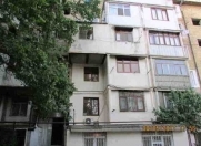 Satılır 2 otaqlı 45 m2 köhnə tikili İnşaatçılar m.