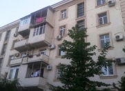 Satılır 3 otaqlı 80 m2 köhnə tikili Yasamal r.