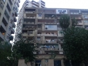 Satılır 4 otaqlı 100 m2 köhnə tikili Elmlər Akademiyası m.