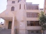 İcarəyə verilir 12 otaqlı 1200 m2 həyət evi 20 yanvar m.