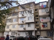 Satılır 2 otaqlı 52 m2 köhnə tikili Elmlər Akademiyası m.