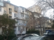 Satılır 2 otaqlı 45 m2 köhnə tikili Elmlər Akademiyası m.