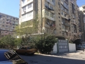 Satılır 4 otaqlı 200 m2 köhnə tikili Ayna Sultanova heykəli