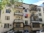Satılır 2 otaqlı 70 m2 köhnə tikili Musabəyov parkı