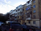 Satılır 2 otaqlı 46 m2 köhnə tikili Elmlər Akademiyası m.