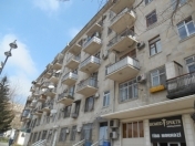 Satılır 2 otaqlı 60 m2 köhnə tikili Elmlər Akademiyası m.