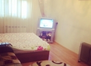 Satılır 1 otaqlı 40 m2 köhnə tikili Yasamal r.