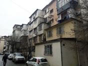 Satılır 2 otaqlı 45 m2 köhnə tikili Elmlər Akademiyası m.