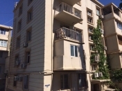 Satılır 2 otaqlı 53 m2 köhnə tikili Elmlər Akademiyası m.