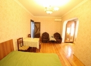 İcarəyə verilir 1 otaqlı 48 m2 köhnə tikili Ayna Sultanova heykəli