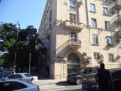 Satılır 3 otaqlı 80 m2 köhnə tikili Axundov bağı