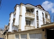 Satılır 6 otaqlı 450 m2 həyət evi Gənclik m.