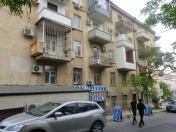 Satılır 3 otaqlı 65 m2 köhnə tikili Yasamal r.