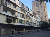 Satılır 2 otaqlı 60 m2 köhnə tikili İnşaatçılar m.