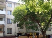 Satılır 2 otaqlı 45 m2 köhnə tikili Elmlər Akademiyası m.