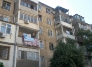 Satılır 2 otaqlı 35 m2 köhnə tikili Elmlər Akademiyası m.