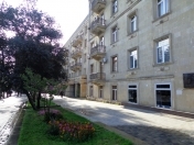 Satılır 2 otaqlı 60 m2 köhnə tikili Elmlər Akademiyası m.